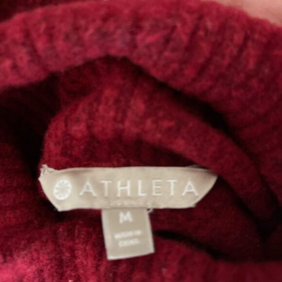 Athleta red fuzzy turtleneck loose fit sweater side slits high low hem sz M - Picture 8 of 10